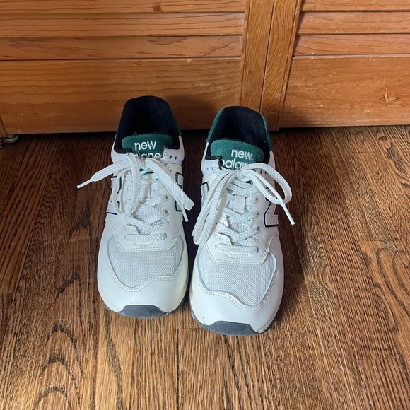 New Balance 574 - Picture 1 of 4